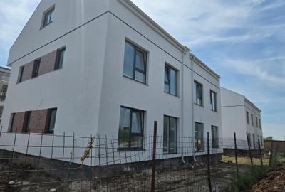 Casă cu 6 camere cu Canalizare în Sud - 2