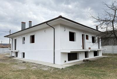 Casă cu 4 camere în Central - 4