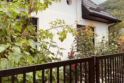 Casă cu 4 camere cu Teren 1550 Mp în Central - 2