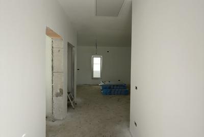 Duplex cu 3 camere cu Canalizare în Utvin - 15