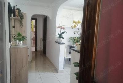 Persoana fizica, vand apartament cu doua camere, etaj 2. - 2