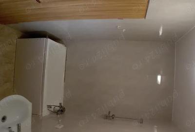 Apartament cu 4 camere decomandat în Girocului