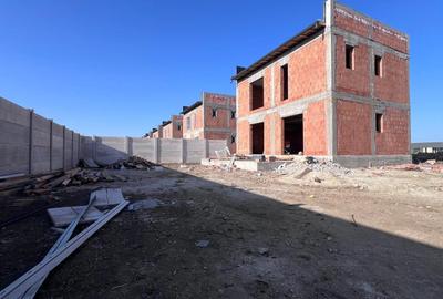 Casă individuală cu 4 camere cu Canalizare în Domnești - 1