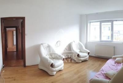 Apartament cu 3 camere semidecomandat în Șagului