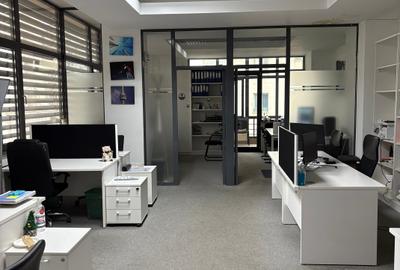 Birou, de 570 mp, în Națiunile Unite - 15