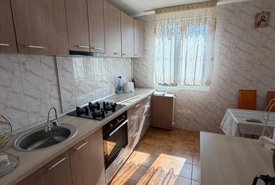 Apartament cu 3 camere decomandat în Berceni - 2