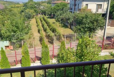 Apartament cu 2 camere semidecomandat, mobilat în Bucium
