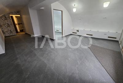 Spatiu comercial de vanzare 55 mp curte parcare zona Central din Sibiu - 1