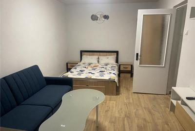 Garsoniera , zona ultracentrala - Piata Moldovei , et 3/4 , - 32