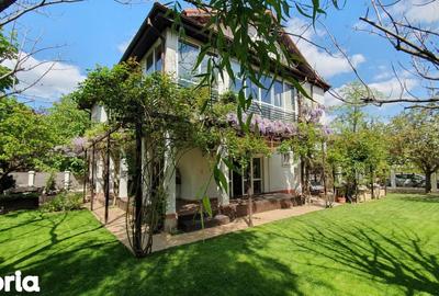 Casă cu 7 camere cu Teren 600 Mp în Central - 1