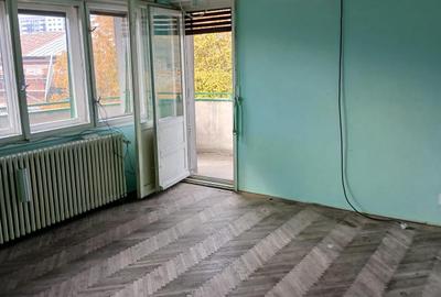 Apartament cu 4 camere decomandat în Cotroceni