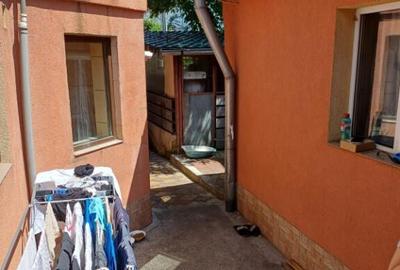 Casă cu 5 camere cu Teren 200 Mp în Central - 1