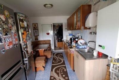 Industriei , Ap.3 cam , et.4 , 76 mp , decomandat , confort 1 - 10