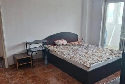 Apartament cu 2 camere semidecomandat în Apărătorii Patriei