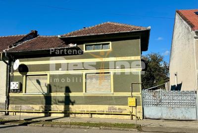 Casă individuală cu 3 camere cu Canalizare în Simeria - 1