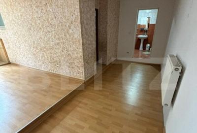 Casă cu 7 camere cu Teren 80 Mp în Central