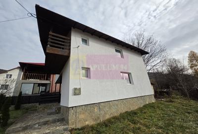 Casă cu 4 camere în Central - 2