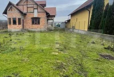 Casă cu Teren 2900 Mp în Central
