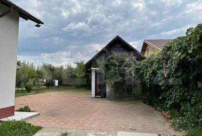 Casă cu 7 camere cu Teren 3000 Mp în Central