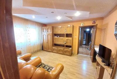 Apartament cu 3 camere semidecomandat în Orizont - 2