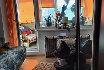 Apartament cu 3 camere decomandat, mobilat în Iancului