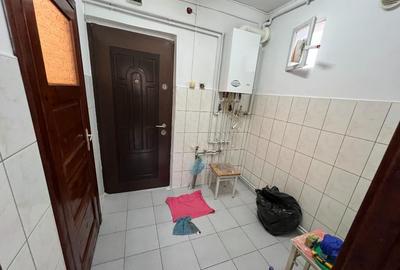 VAND garsoniera 1 camera,renovata,bucatarie,baie,et.3, zona Lazaret - 1