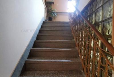 Vila mare ,ideala pentru locuit sau Gradini?a-after school - 6