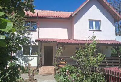 Casă cu 4 camere cu Teren 300 Mp în Berceni