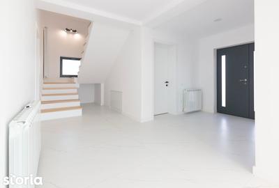 Casă cu 5 camere cu Garaj în Corbu - 3