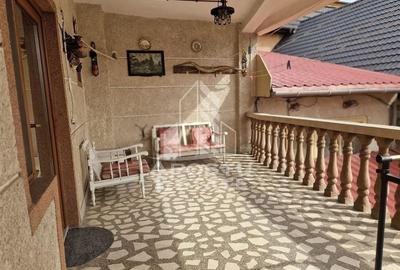 Casa familiala cu spatiu comercial si garaj P+1E+M 720 Mp - 19