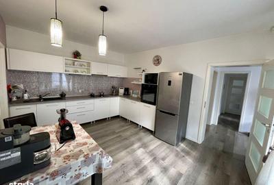 Casă cu 5 camere cu Teren 1593 Mp în Șinca - 2