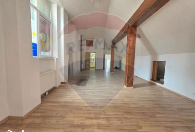 Spațiu comercial, de 179 mp, în Central - 11