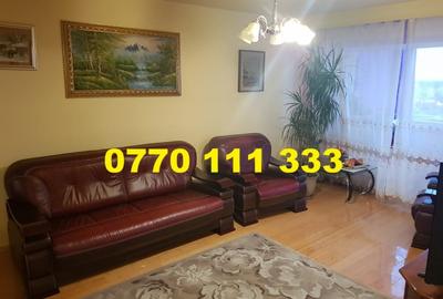 Apartament cu 3 camere decomandat în Buzaului