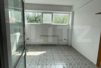 Spațiu comercial, de 1,650 mp, în Valea - 6