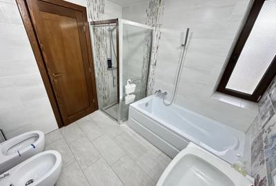 Casă cu 5 camere cu Canalizare în Central