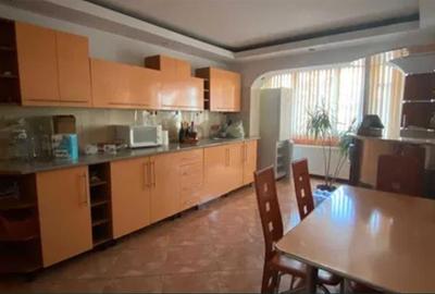 Apartament 4 camere de vanzare zona Malu Rosu - 1
