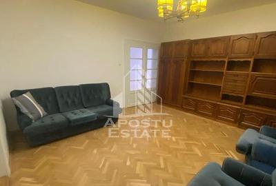 Apartament cu 3 camere semidecomandat în Dâmbovița