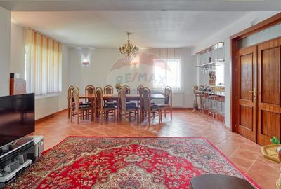 Casa / Vila cu 8 camere de vanzare in zona Valea Rasnoavei - 9