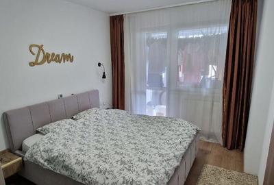 Apartament cu 3 camere semidecomandat în Baba Novac