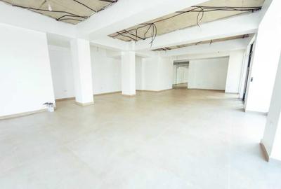 Spațiu comercial, de 360 mp, în Est - 1
