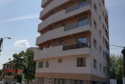 Apartament cu 3 camere decomandat în Dristor
