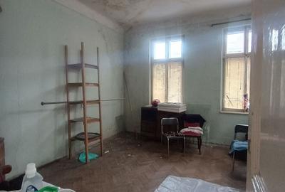 Casă individuală cu 5 camere cu Canalizare în P-ța Victoriei - 6