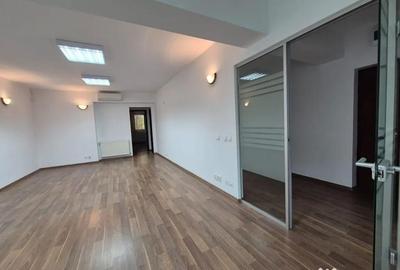 Apartament cu 5 camere decomandat în 1 Mai