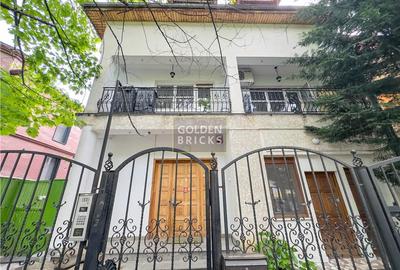Casă individuală cu 11 camere cu Canalizare în Central - 1