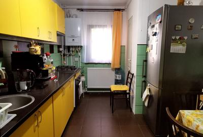 Apartament 3 camere , etaj 1, zona Calea Zarandului - 6