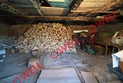 Casă cu Teren 1663 Mp în Central - 2