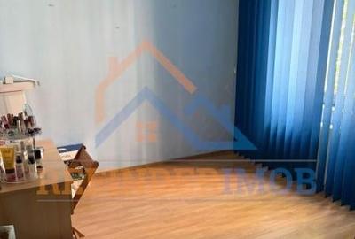 Vanzare apartament 3 camere, zona Margeanului, sector 5 - 2