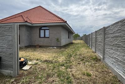 Casă individuală cu 4 camere în Giarmata