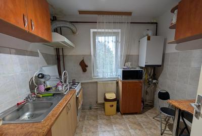 Miron Costin 3 camere semidecomandate - 58mp , etaj 3 - 2