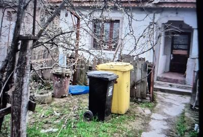 Casă cu Teren 372 Mp în Romanești - 1